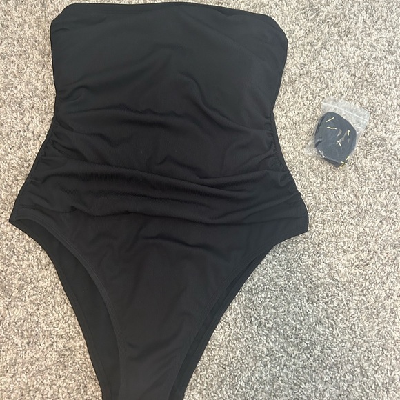 Shade & shore target ribbed bandeau one piece swimsuit - Picture 3 of 8